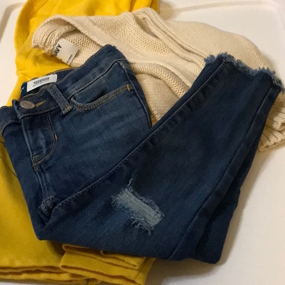 OLD NAVY GAP SIZE 3 TOTAL OF 3 PIECES 1 JEANS 1 PULL ON HOODIE 1 KNIT CARDIGAN - Picture 6 of 6